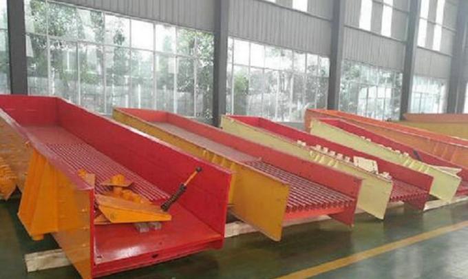 Vibrating Feeder ZSW Series Ore Processing Equipment 900 - 1500t/H Capacity